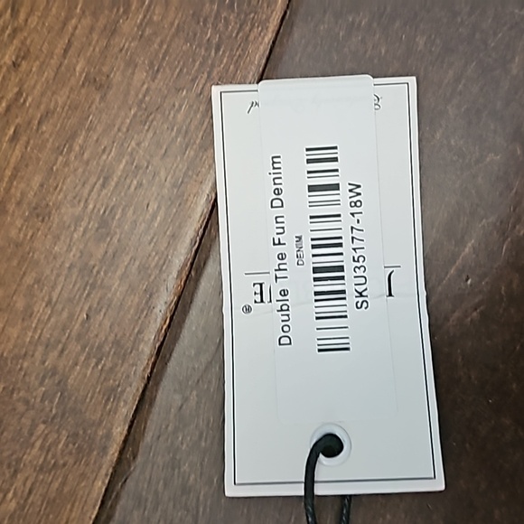 Judy Blue Sz 18W Midrise Boyfriend Fit NWT - Picture 4 of 5